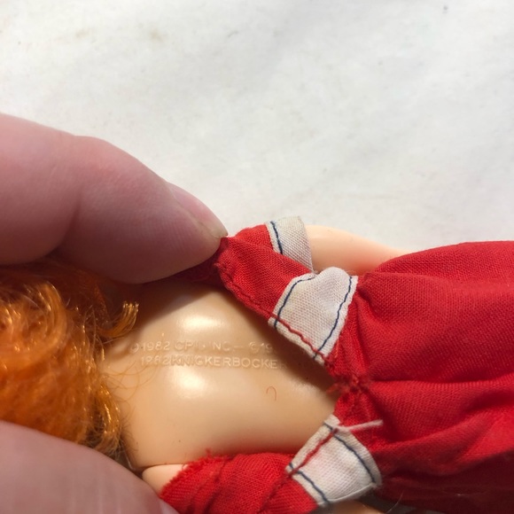 Vintage 1982 Knickerbicker Annie Doll 6” Plastic Doll missing shoes/socks - Picture 3 of 6